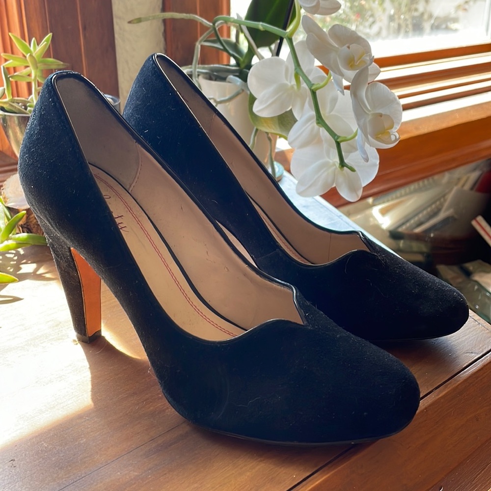 Black heels by Tracy Reese